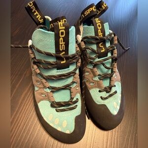 La Sportiva Climbing Shoes - Teal and Black
Size 6.5